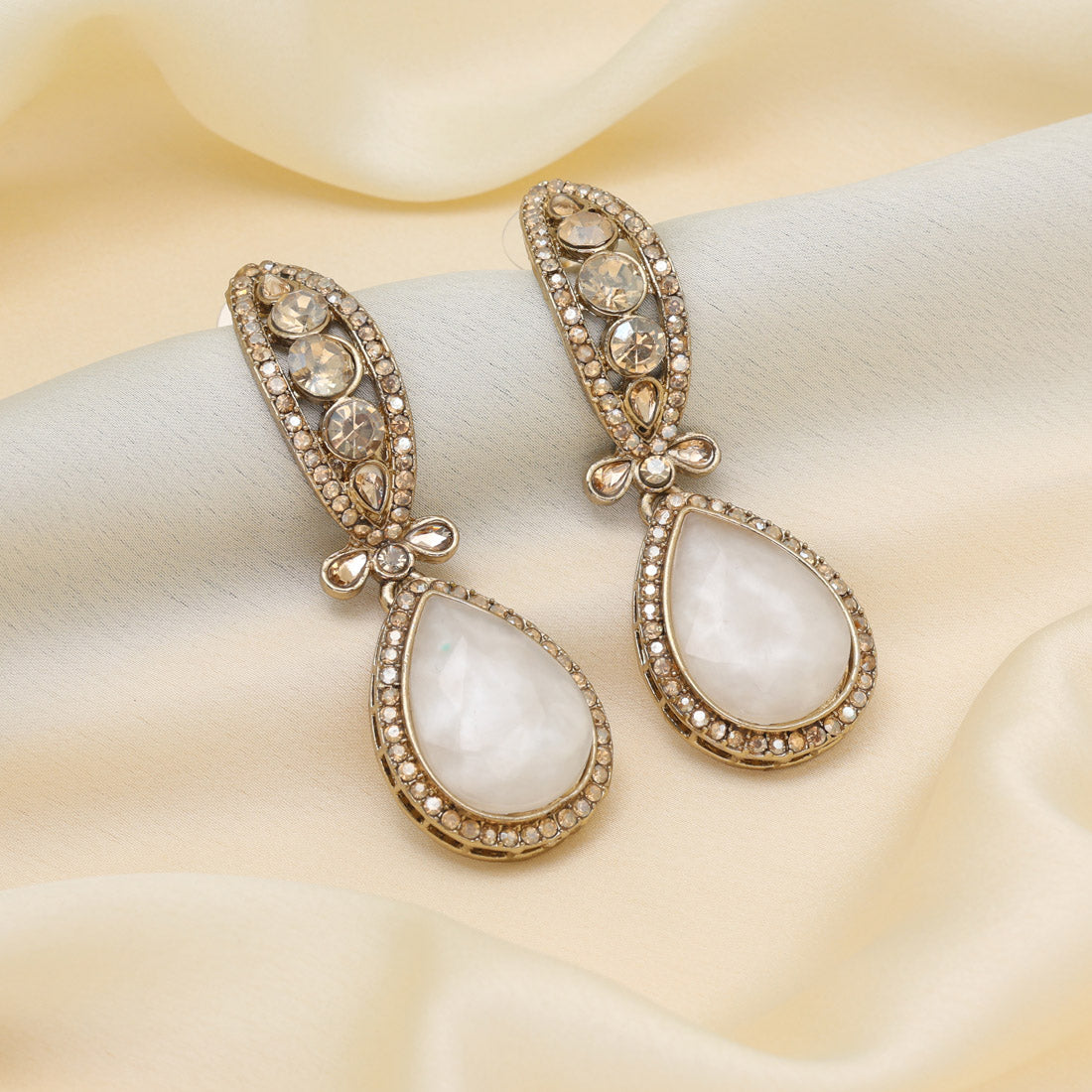 White Color Kundan Earrings (KDE1013WHT) Jewellery GetGlit