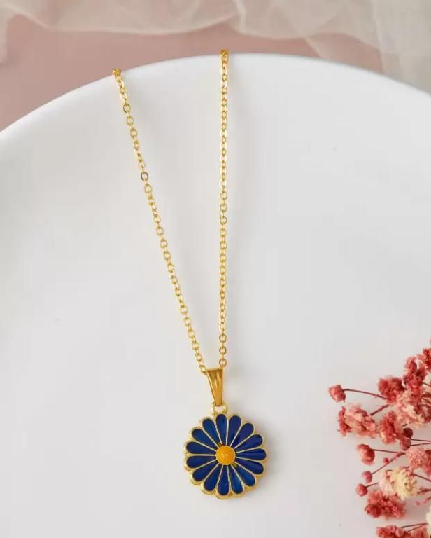 Embracing sun flower shape Pendant and chain glitstudio