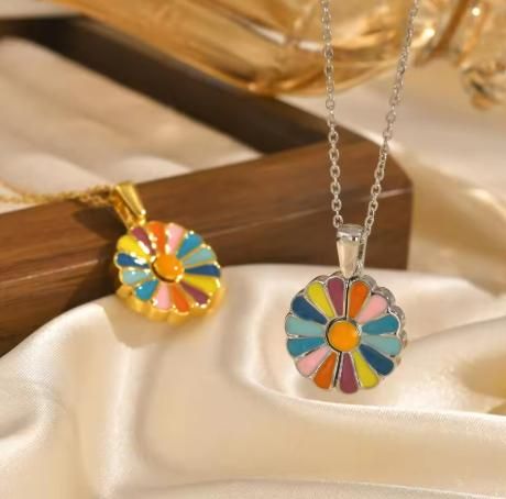 Embracing sun flower shape Pendant and chain glitstudio