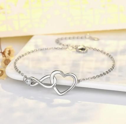 Golden Heart-Shaped Zirconia Bracelet glitstudio