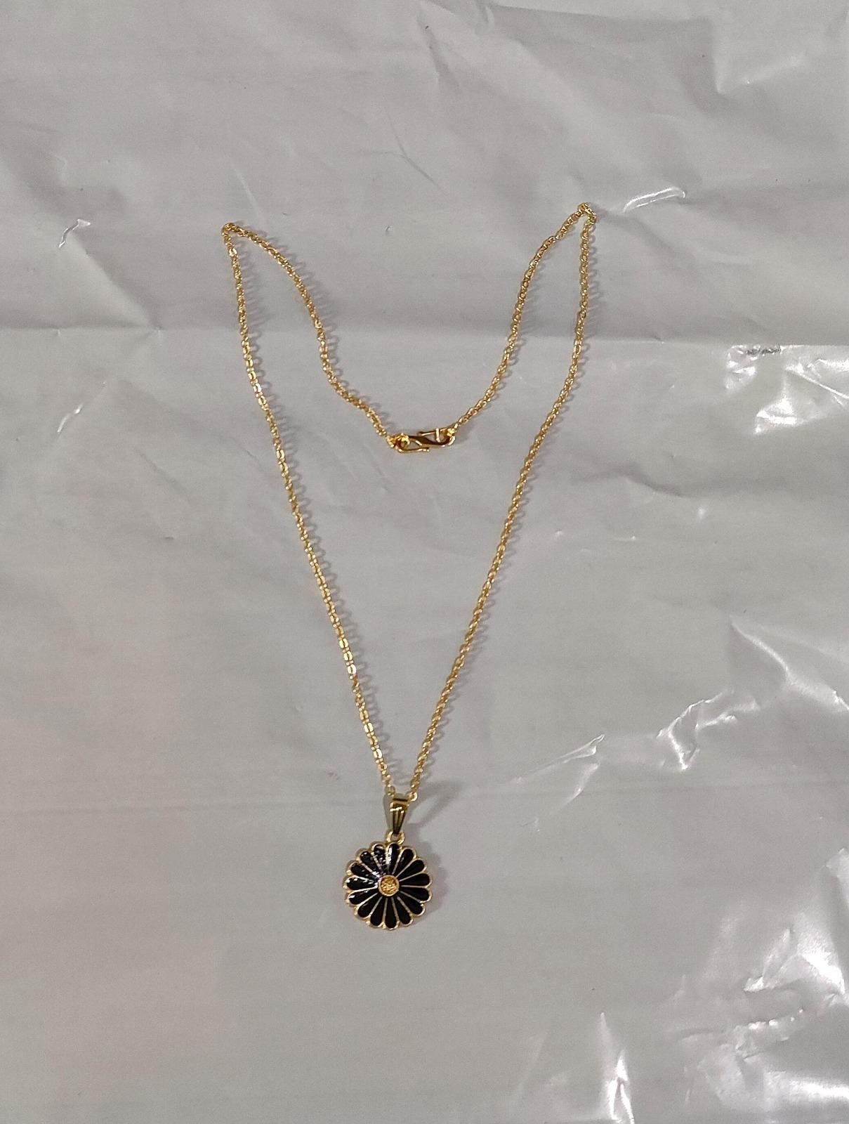 Embracing sun flower shape Pendant and chain glitstudio