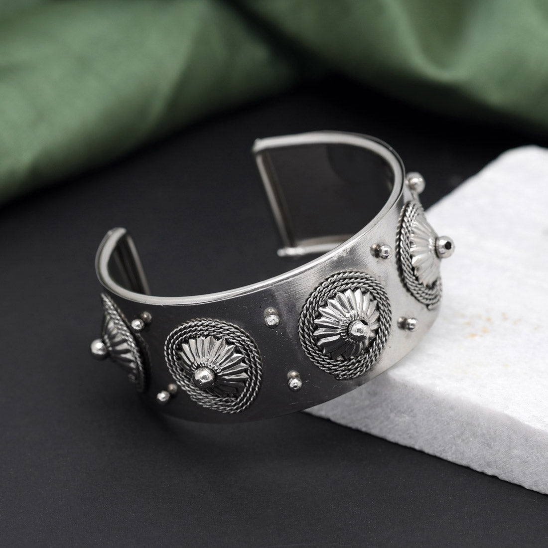 Silver Color Oxidised Bracelet (GSB321SLV) Bracelets GetGlit   