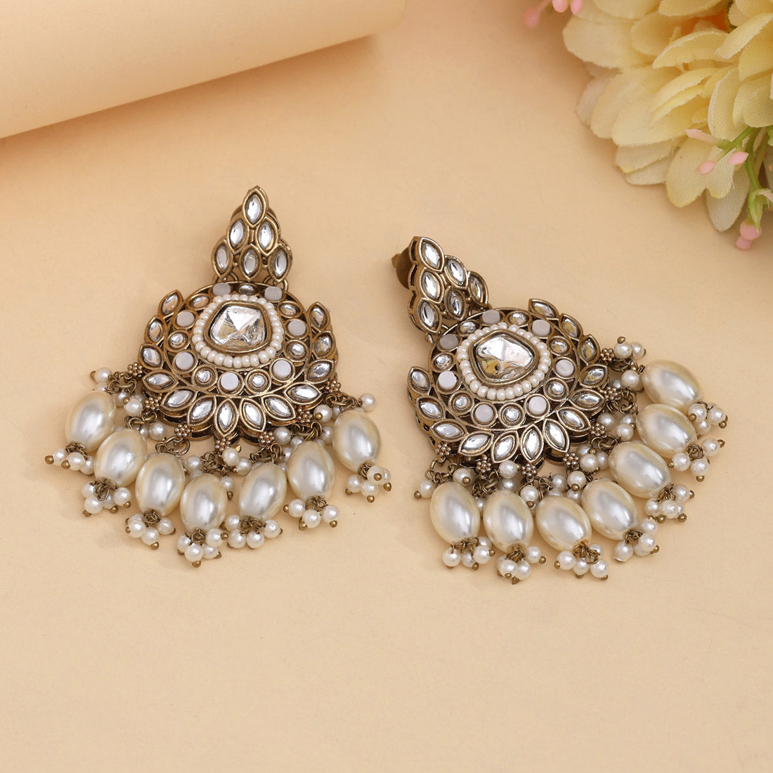 White Color Kundan Earrings (KDE1007WHT)