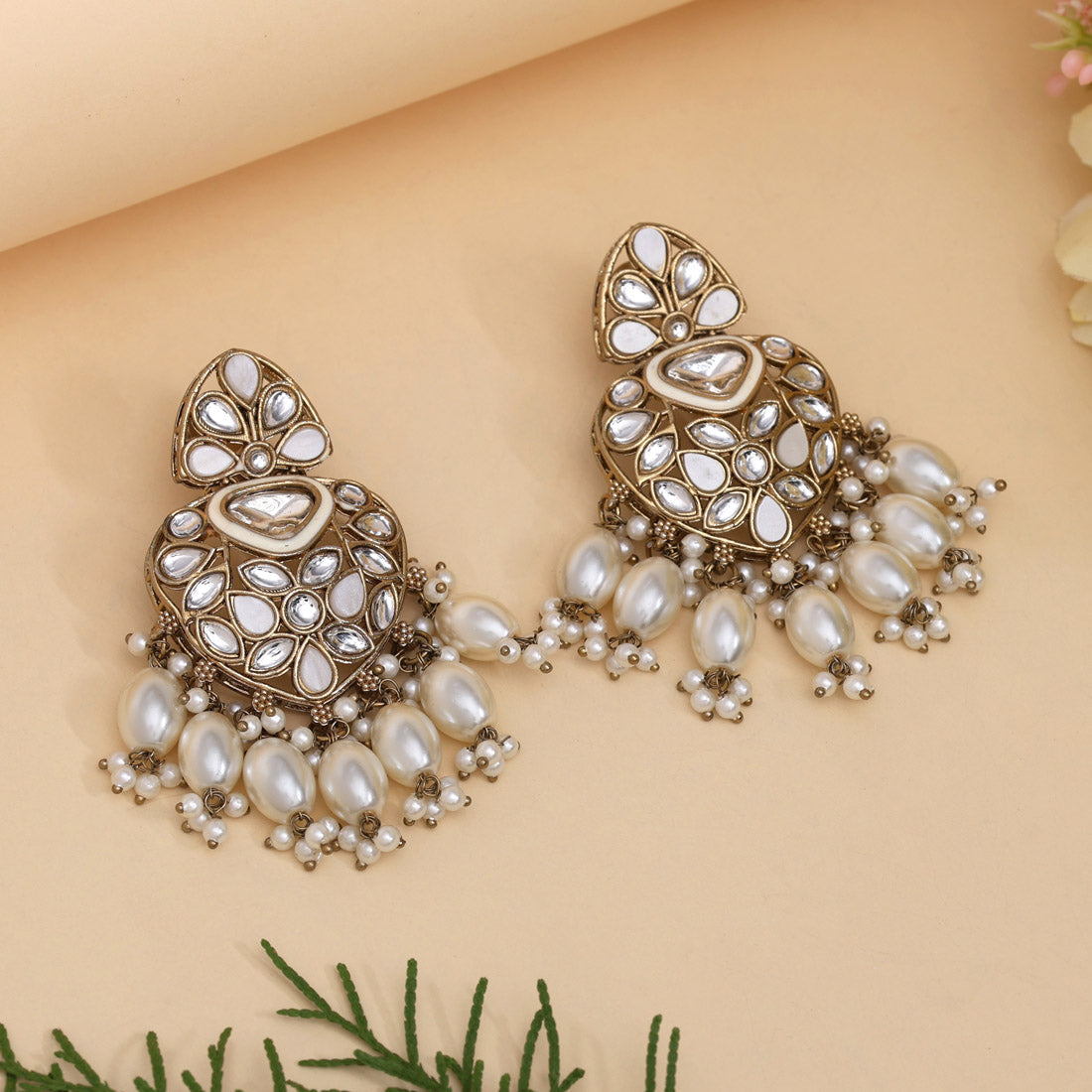 White Color Kundan Earrings (KDE1008WHT)