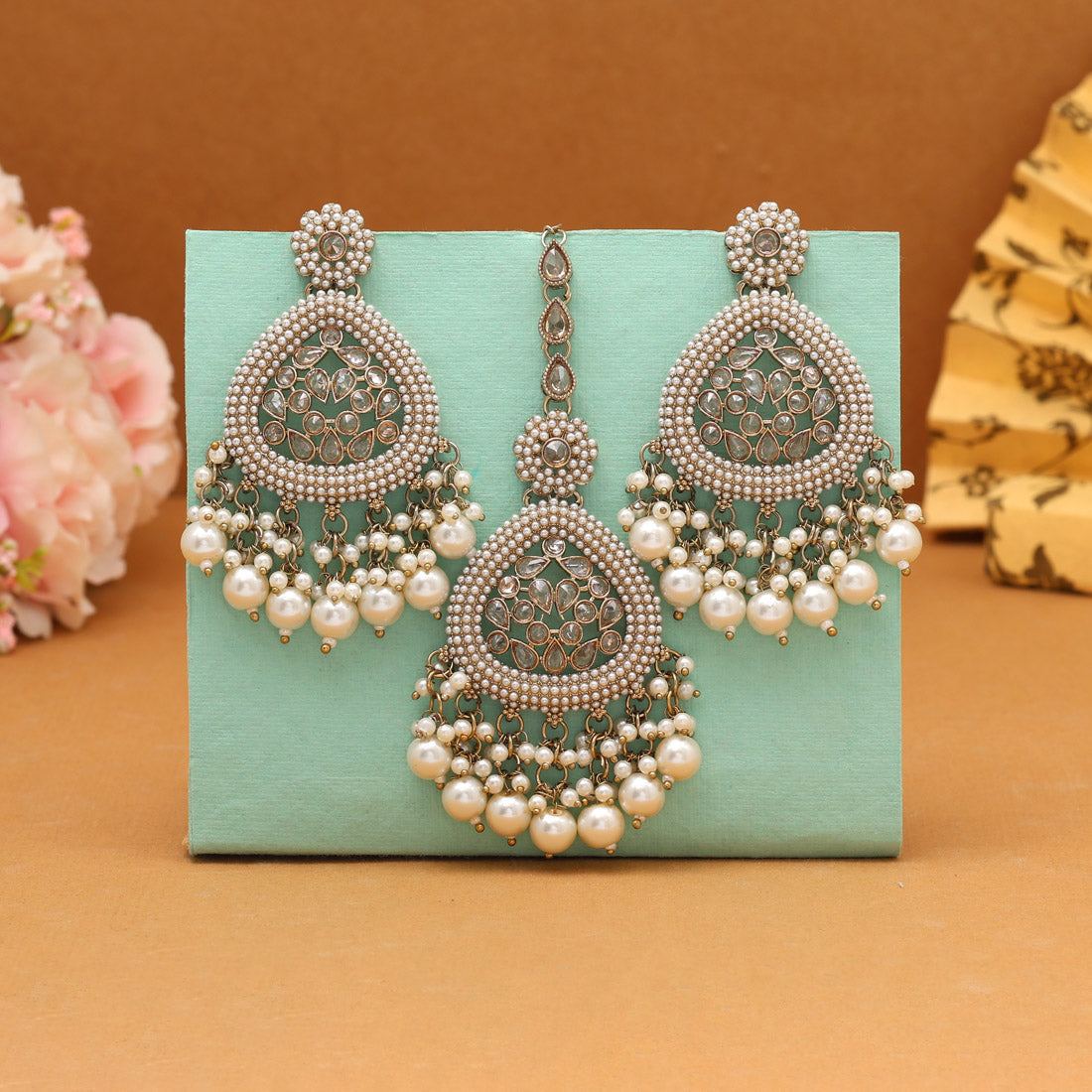 White Color Pakistani Kundan Earrings With Maang Tikka (KDTE593WHT) Jewellery GetGlit