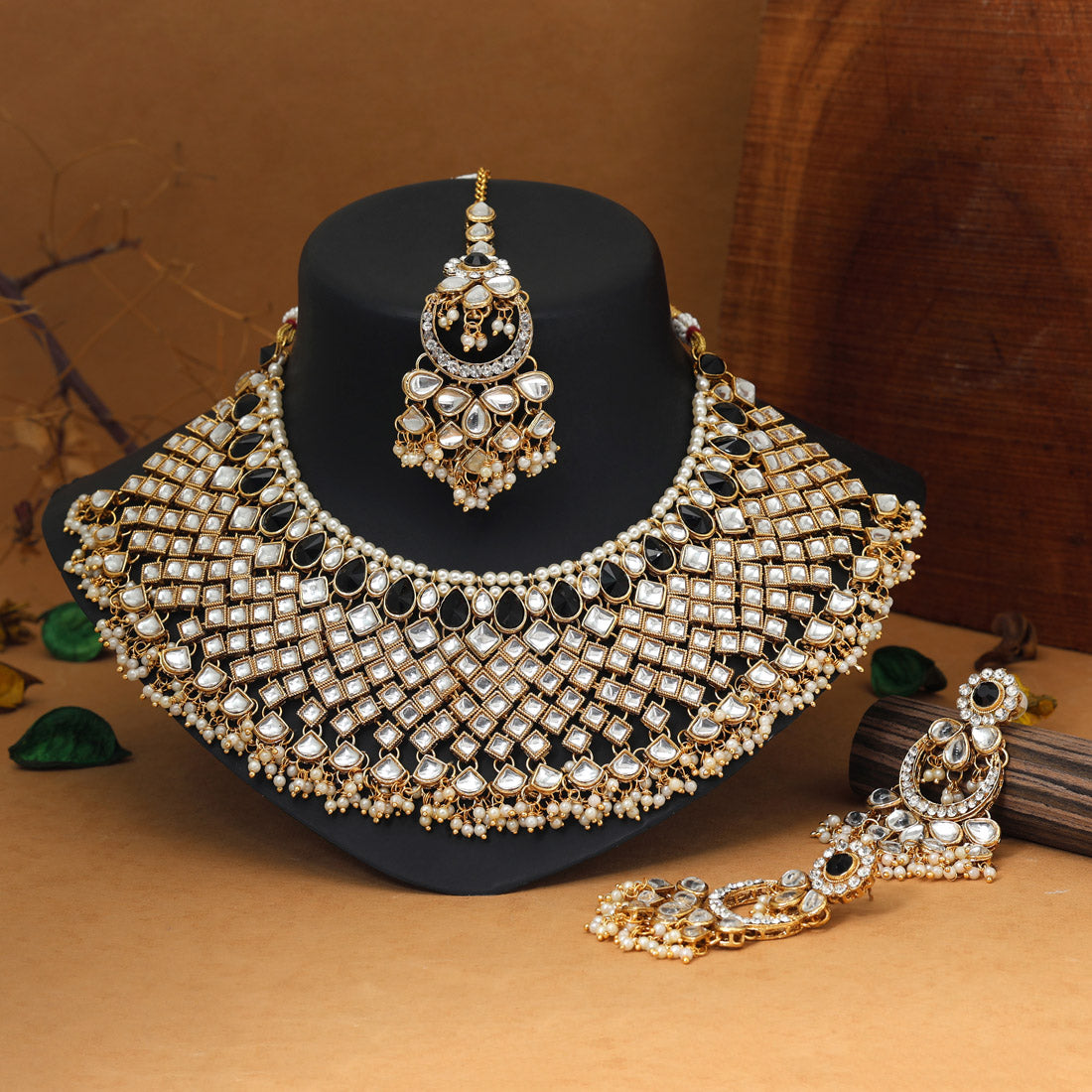 Black Color Kundan Necklace Set