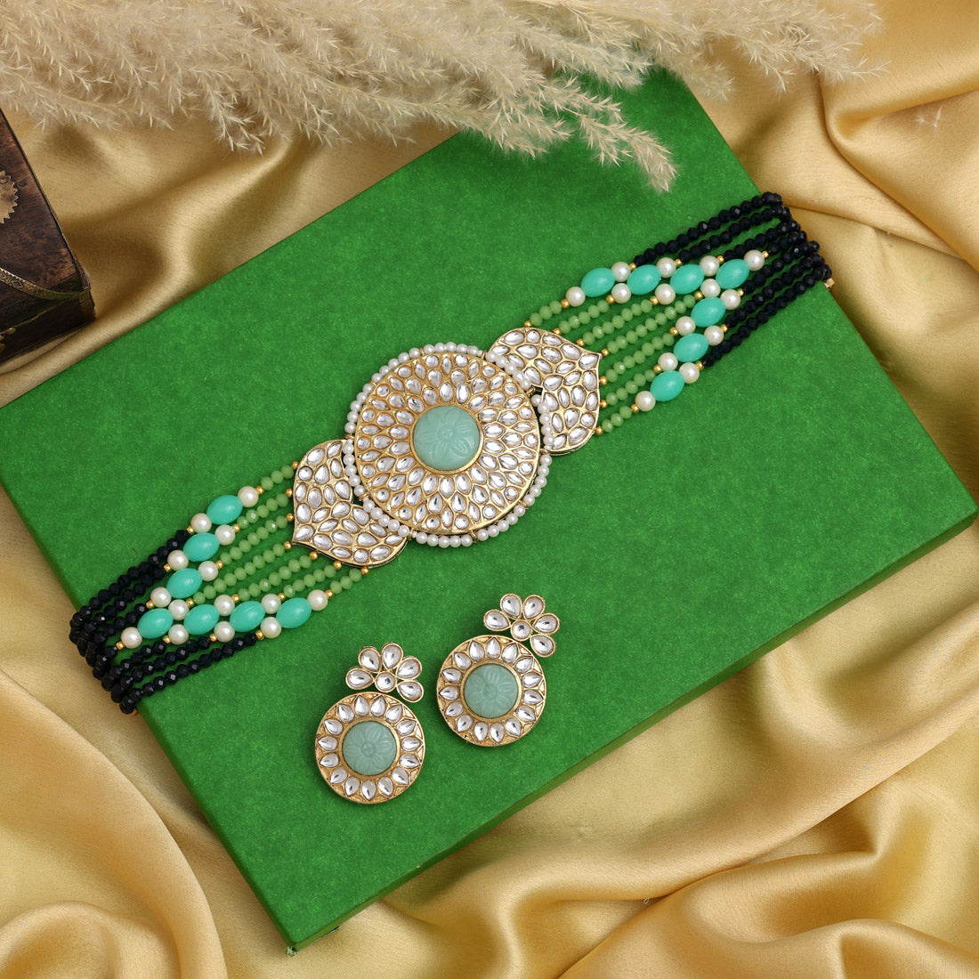 Light Green Color Beautiful Kundan & Carving Stone Choker Necklace Of Jaipur